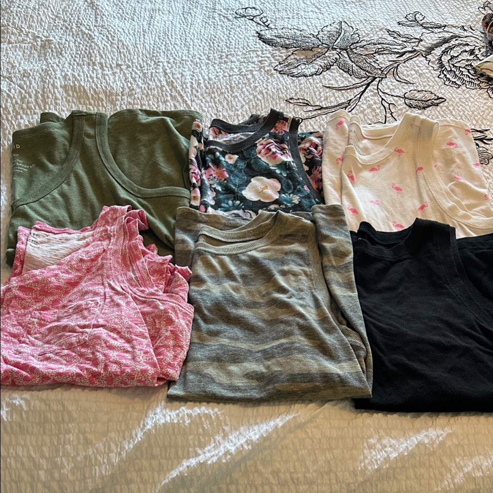 Torrid Sz 1 sleeveless tops. Six total